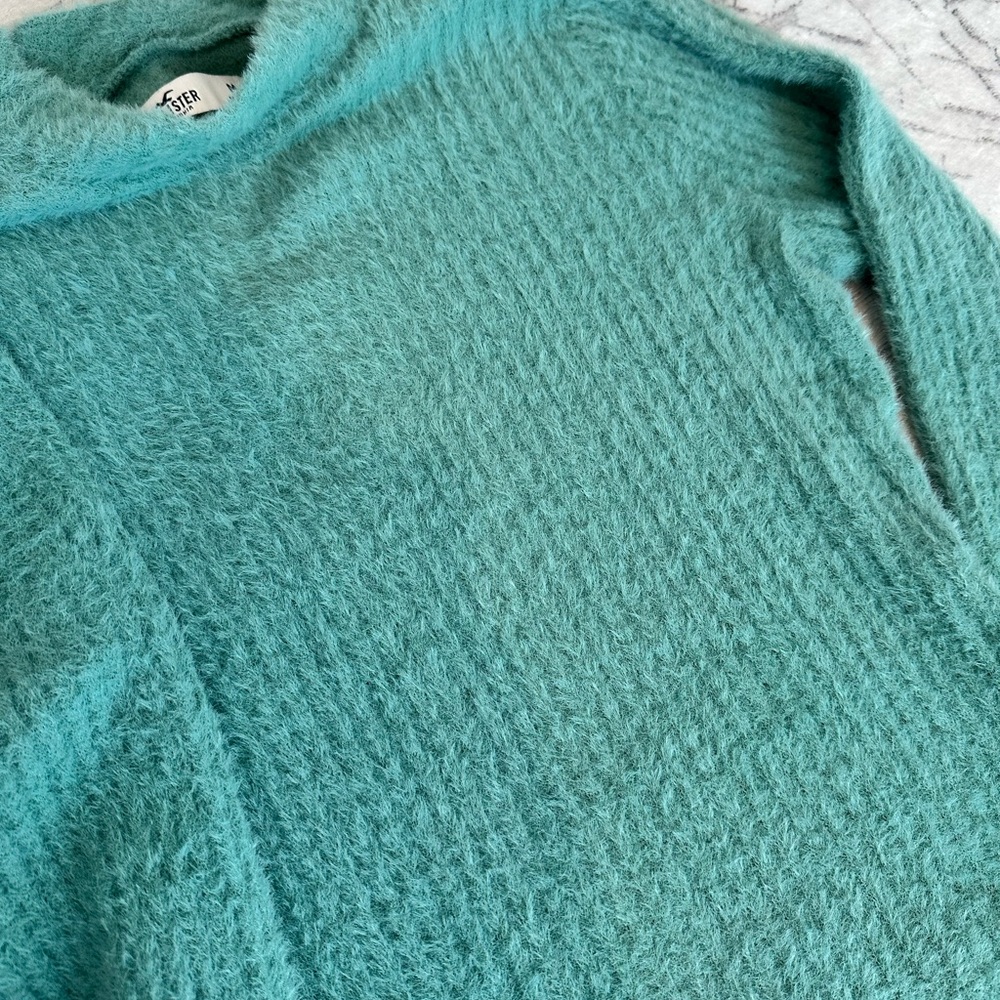 Hollister fuzzy cropped sweaters soft knit cozy pullover - Picture 5 of 6
